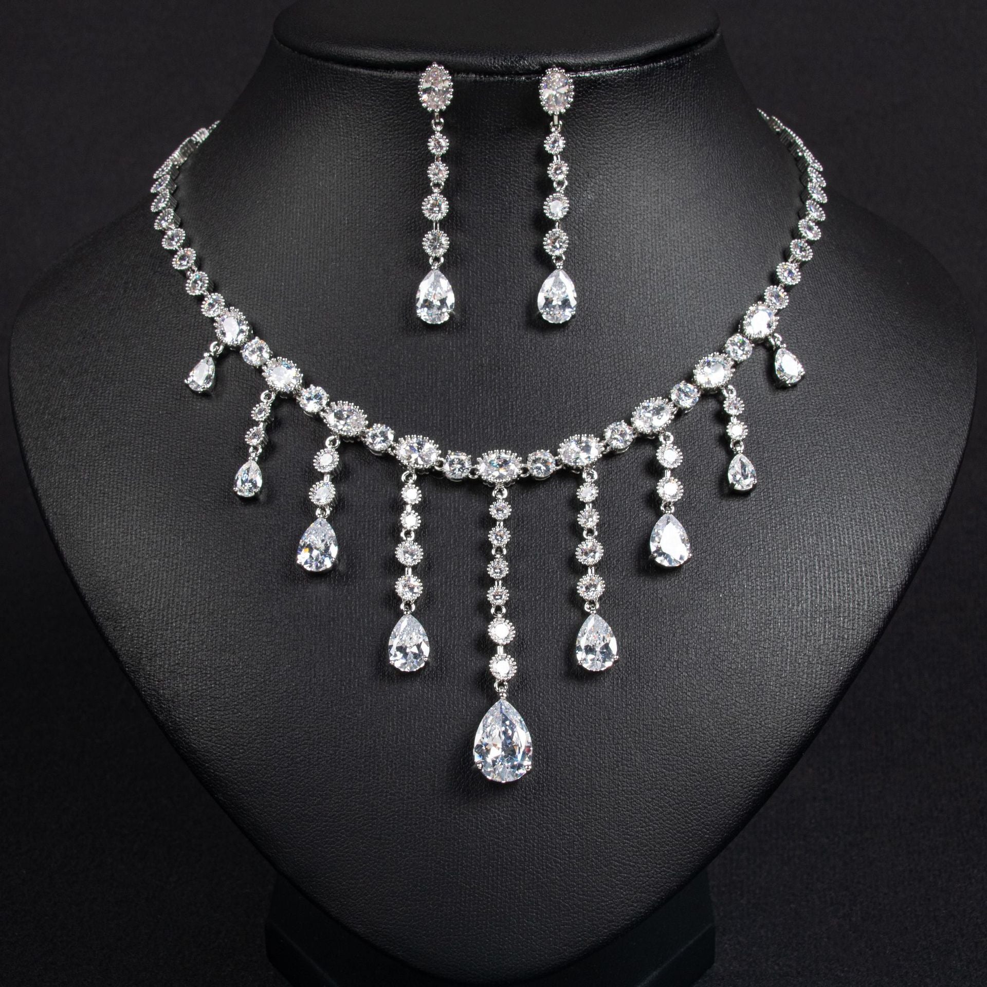 Chic Pear-Cut Necklace and Earrings Set with Simulated Diamonds in White Gold and 18K Gold Plating