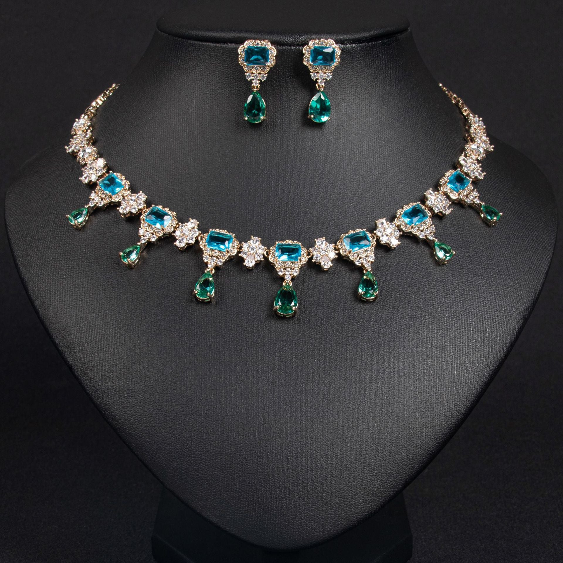 Bold Pear Cut Necklace Set with Simulated Diamonds in White and 18K Gold