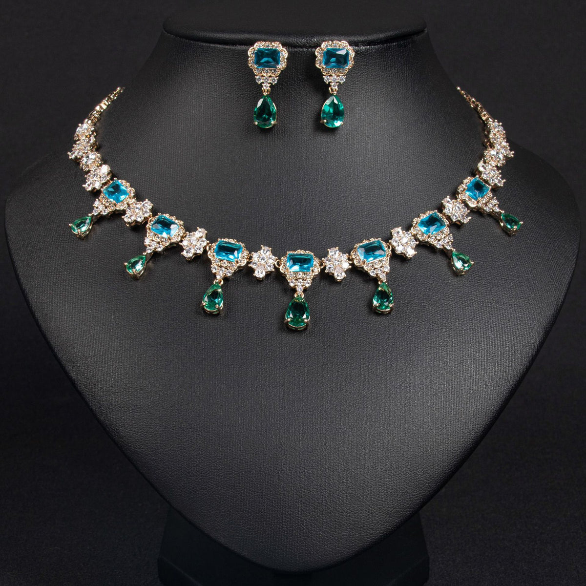 Bold Pear Cut Necklace Set with Simulated Diamonds in White and 18K Gold