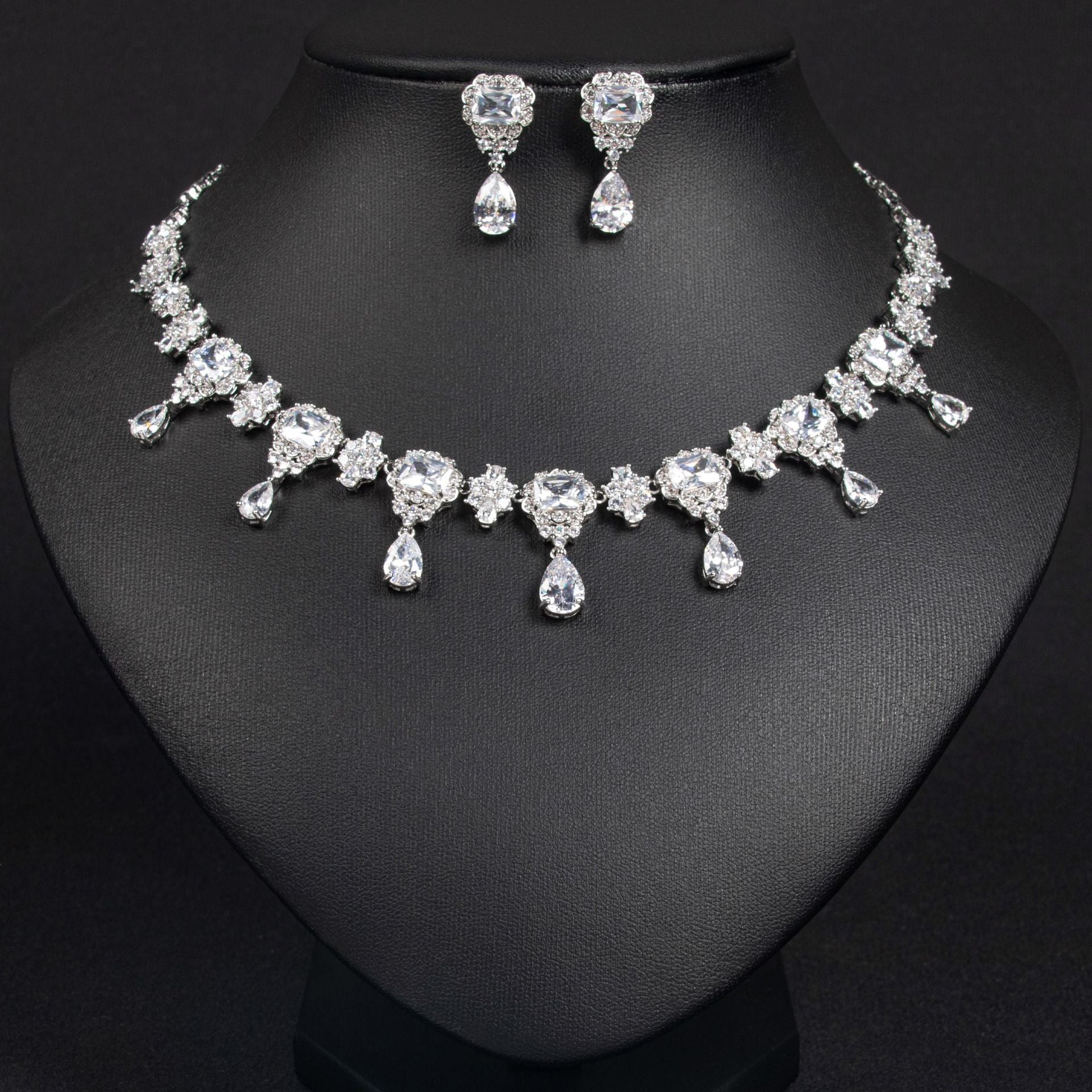 Bold Pear Cut Necklace Set with Simulated Diamonds in White and 18K Gold