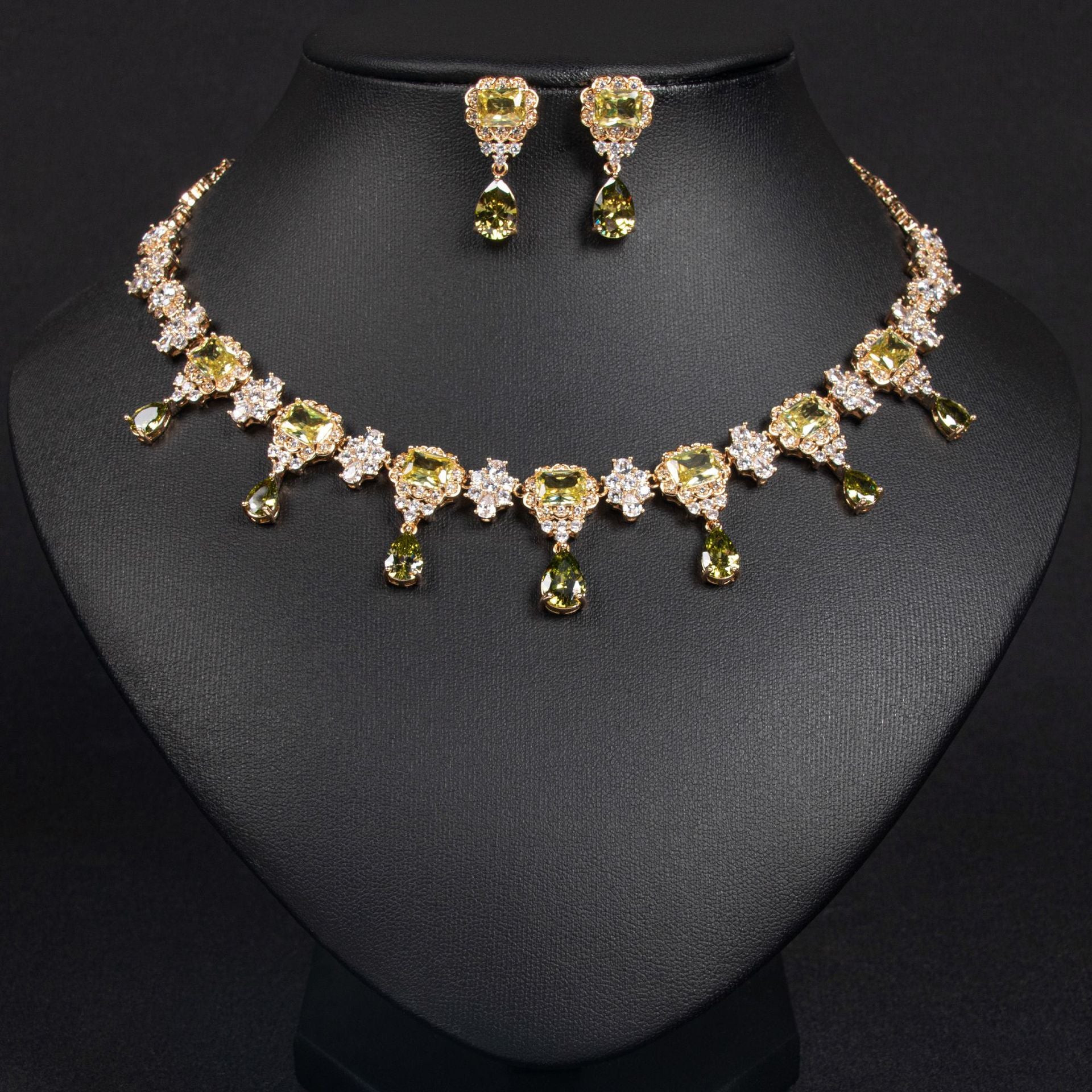 Bold Pear Cut Necklace Set with Simulated Diamonds in White and 18K Gold